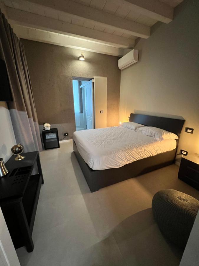 V&B Suites And Apartments 파비아 외부 사진